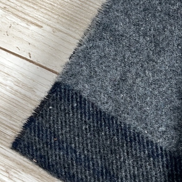 Italian Woollen Treasures 100% Wool Scarf  11”x70” - Picture 3 of 6